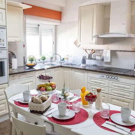 Window To The Sea アパート