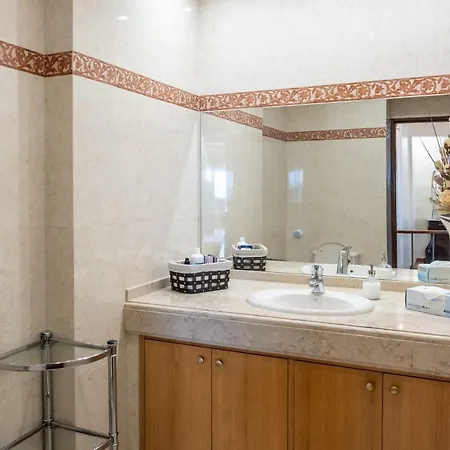 Window To The Sea アパート