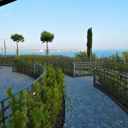 Window To The Sea アパート