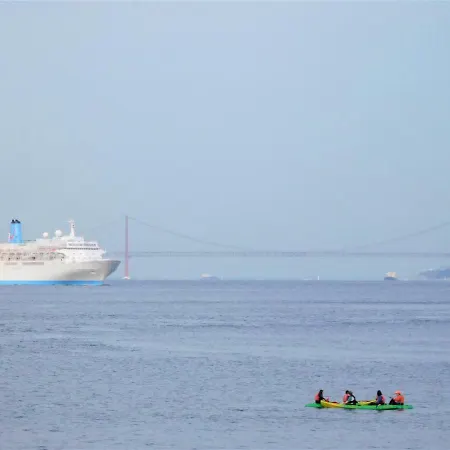 Window To The Sea アパート *